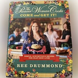 The Pioneer Woman Cooks--Come and Get It!: Simple, Scrumptious Recipes - EUC